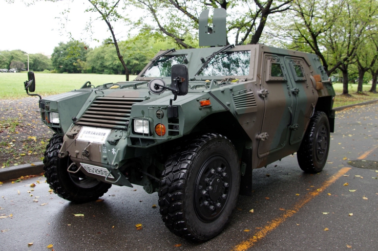 自衛隊：軽装甲機動車