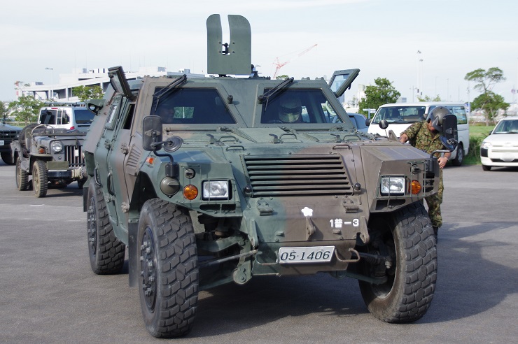 自衛隊：軽装甲機動車