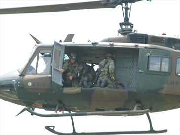 武山駐屯地｜訓練展示：UH-1Jレンジャー隊員