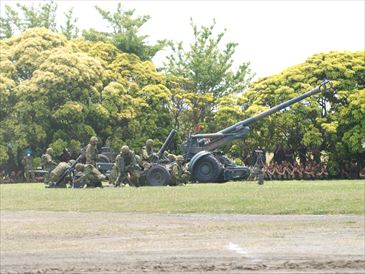 武山駐屯地｜訓練展示：FH-70射撃準備