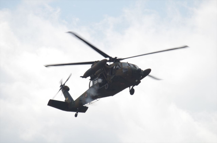 UH-60JA飛来