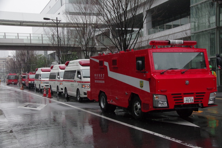 第六消防方面救助救急訓練｜救出救助車と救急車