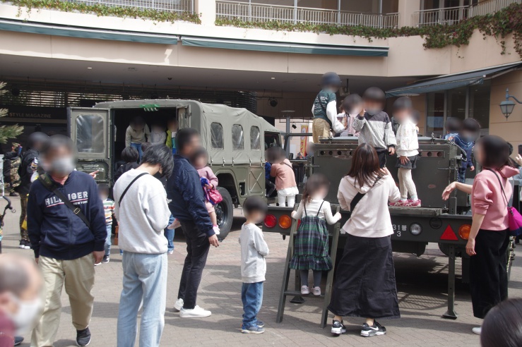 トレッサ横浜14周年イベント：野外炊具1号(22改)と高機動車