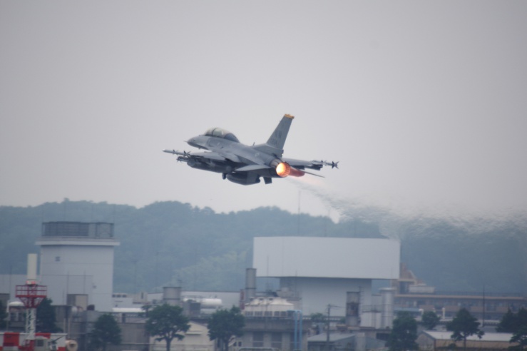横田基地日米友好祭2022：F-16の離陸