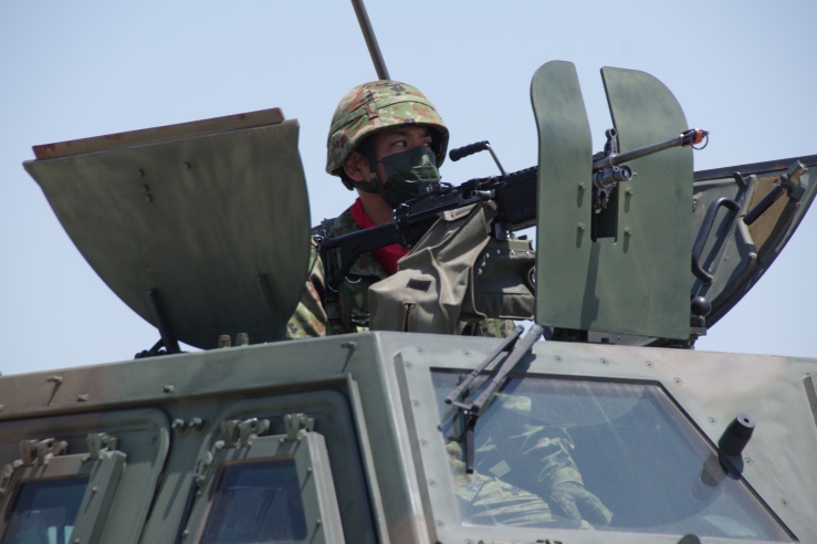 大久保駐屯地2022：軽装甲機動車の観閲行進