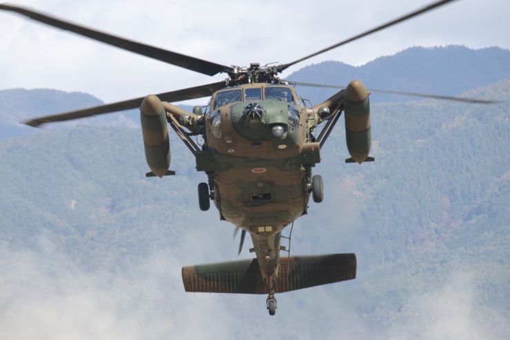 松本駐屯地：UH-60JAの進入