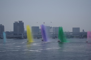 第70回 東京みなと祭｜消防艇による一斉カラー放水