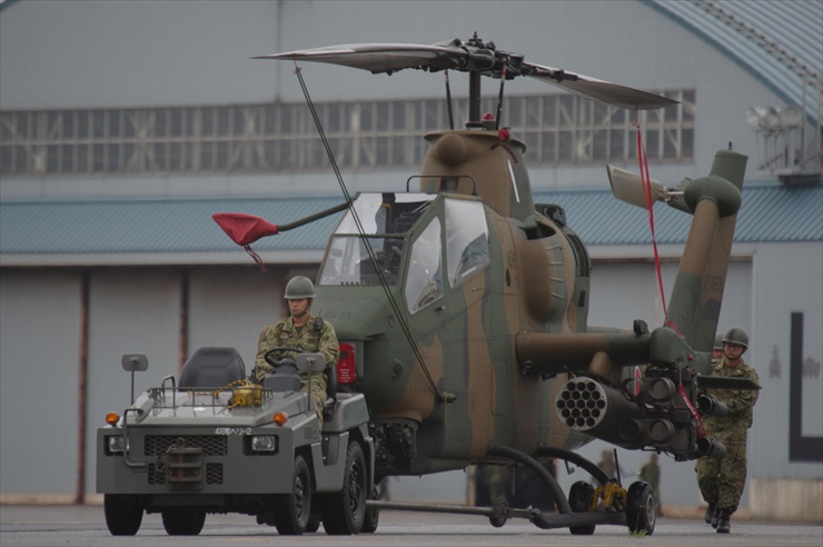 AH-1Sコブラ｜車両で牽引