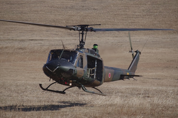 多用途ヘリコプター UH-1J｜着陸体勢