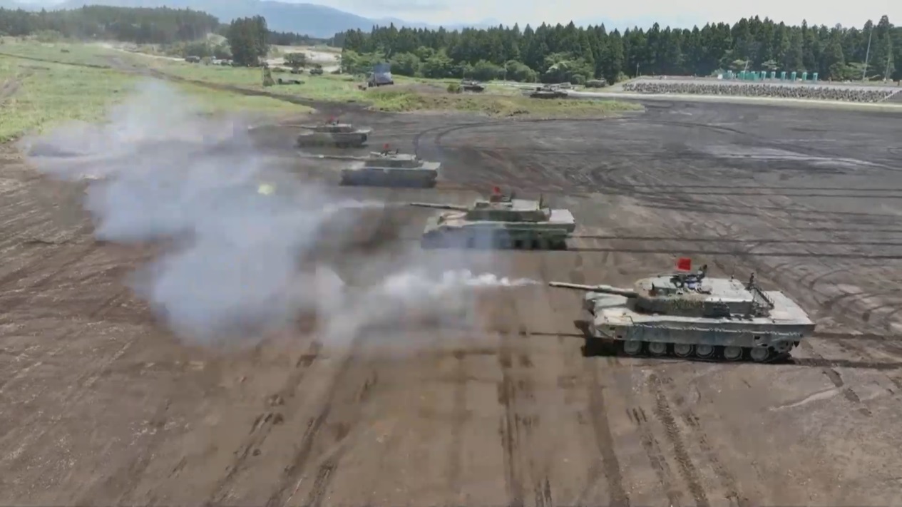 90式戦車の射撃（ドローン映像）