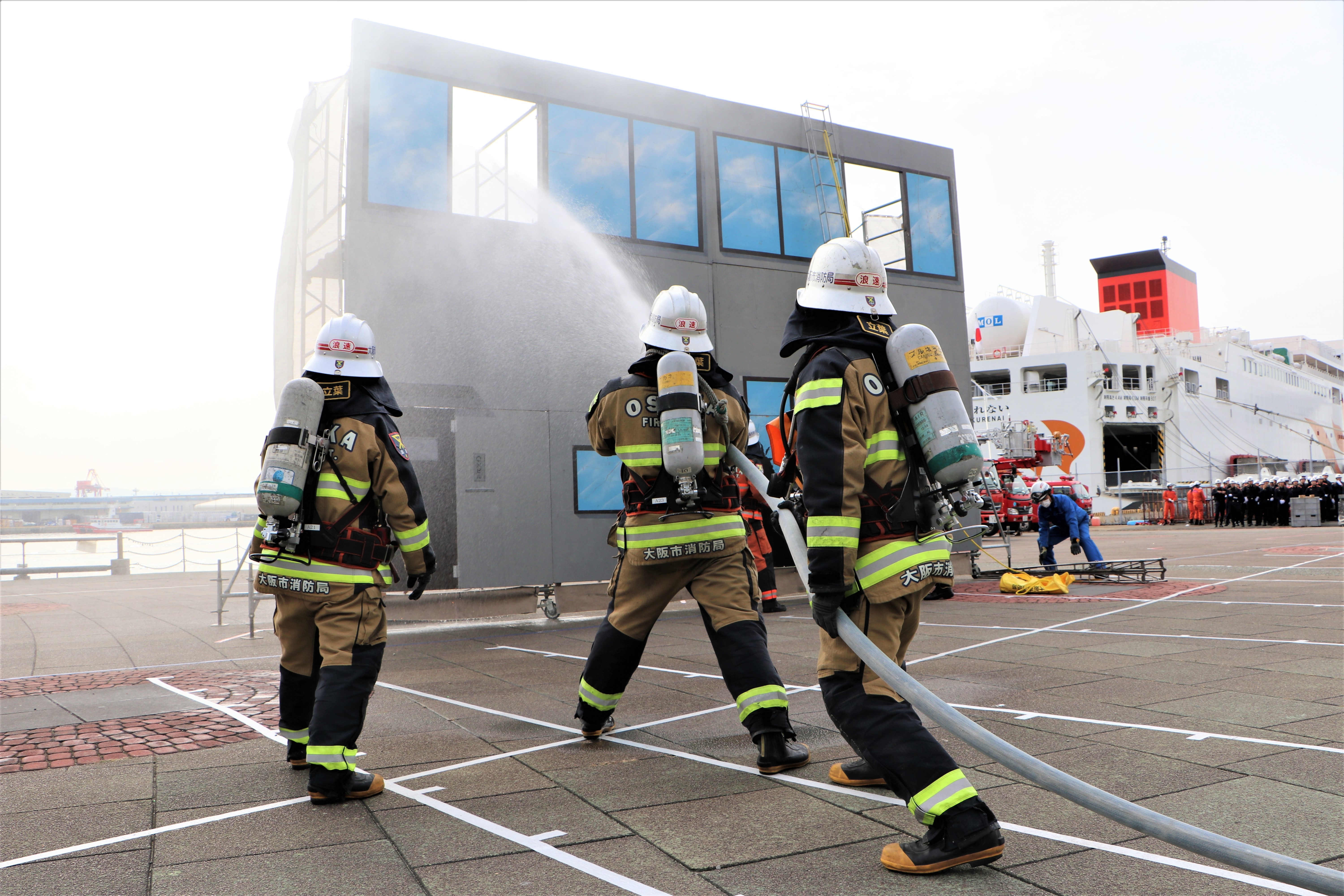 大阪市消防出初式:火災・救助総合訓練