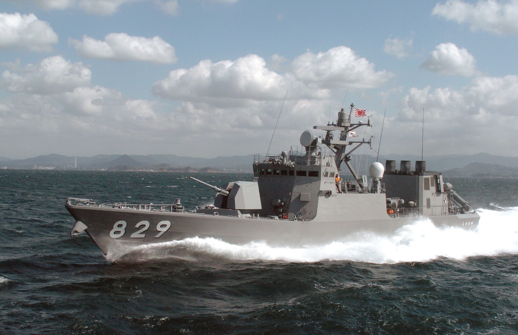 海上自衛隊 ミサイル艇「しらたか」