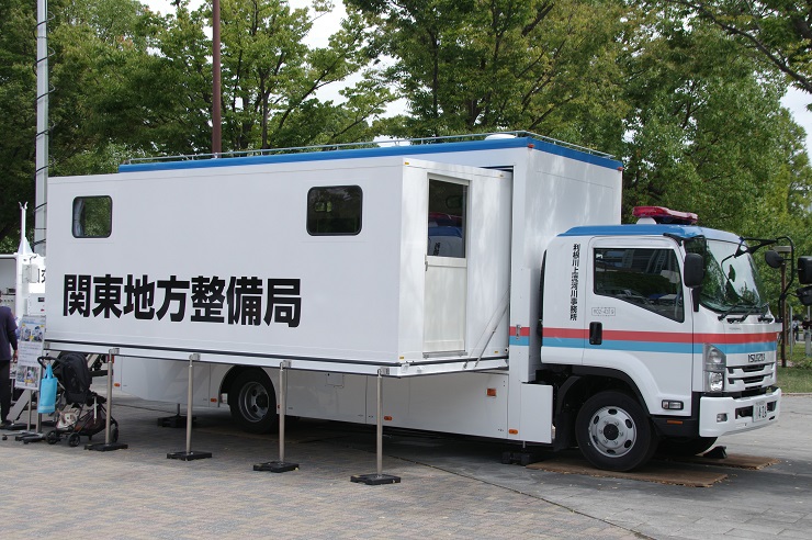 国土交通省：対策本部車