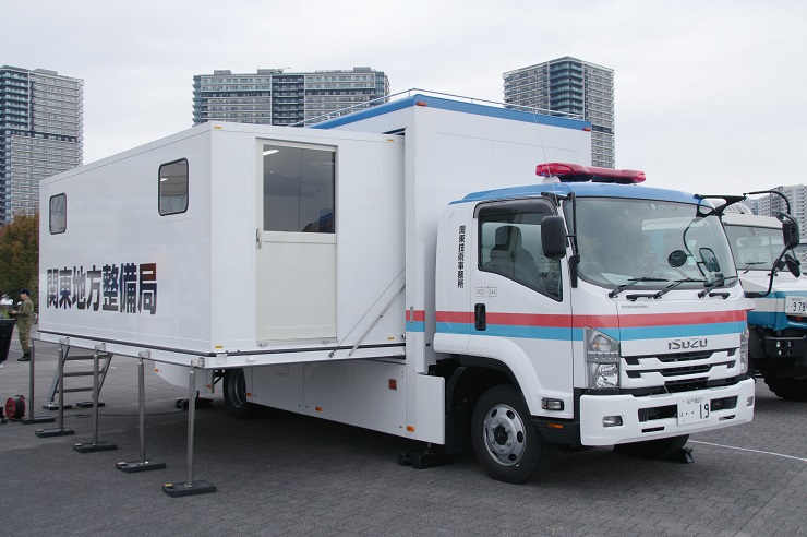 国土交通省：対策本部車