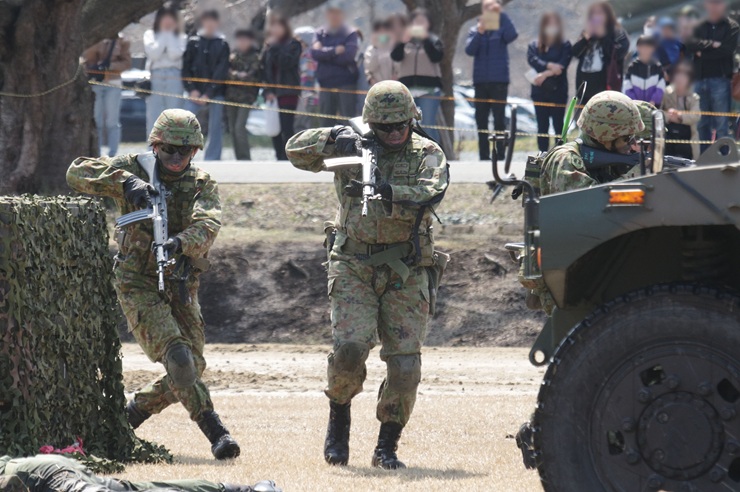 八戸駐屯地：訓練展示