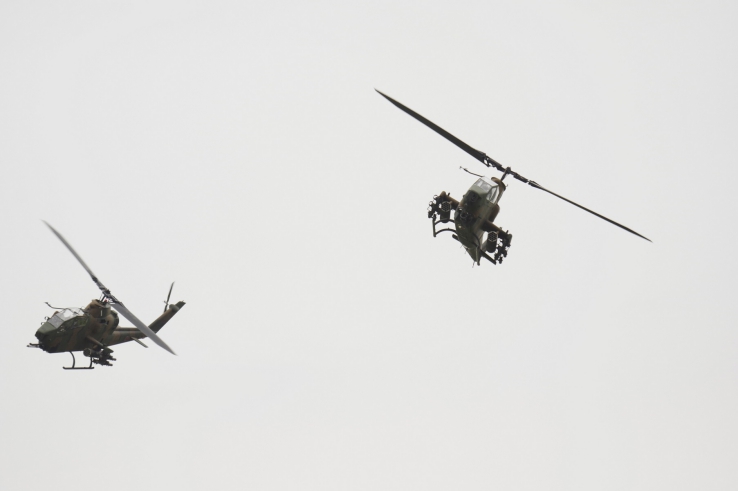 陸上自衛隊立川駐屯地：AH-1S飛行展示