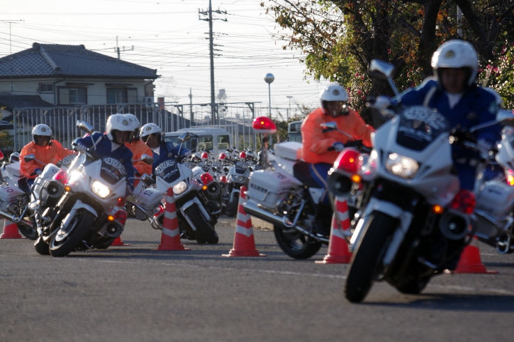 白バイの走行演技
