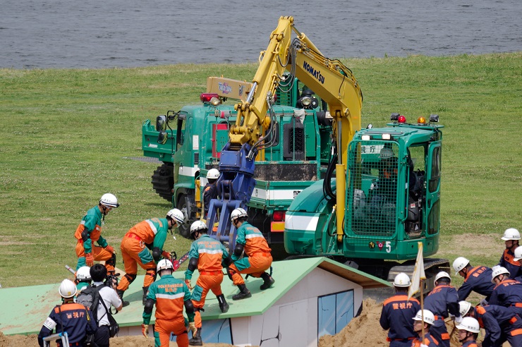 警察による救出救助訓練