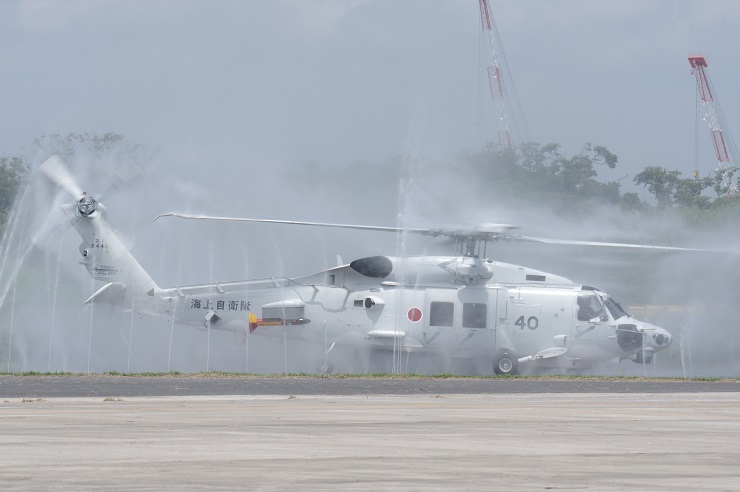 SH-60Kの機体洗浄展示
