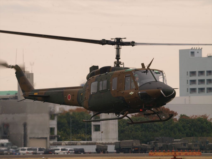 UH-1J飛来