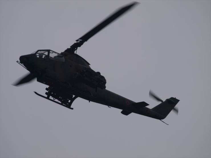 AH-1S通過