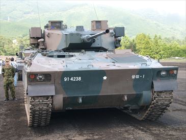 装備品展示：89式装甲戦闘車