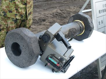 装備品展示：01式軽対戦車誘導弾