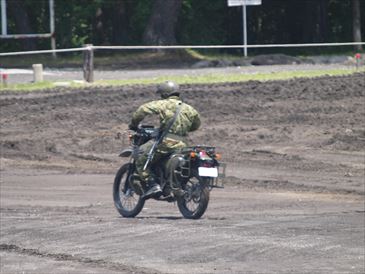 戦闘訓練展示：偵察オートバイ