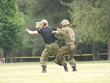 模擬戦闘訓練：隊員近接格闘戦闘