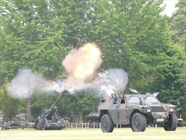 模擬戦闘訓練：155mm榴弾砲FH-70による支援射撃