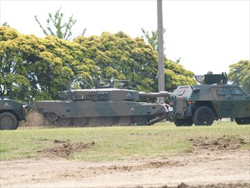 武山駐屯地｜訓練展示：90式戦車突撃