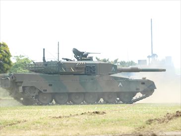 武山駐屯地｜訓練展示：90式戦車突撃