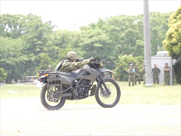武山駐屯地｜訓練展示：偵察オートバイ前進