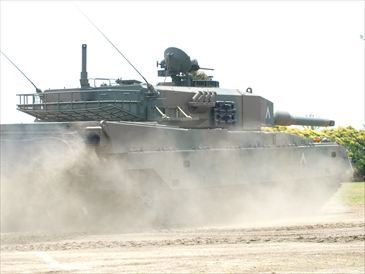 武山駐屯地｜訓練展示：90式戦車進入