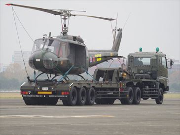 立川駐屯地｜３ｔ半トラック搭載UH-1H