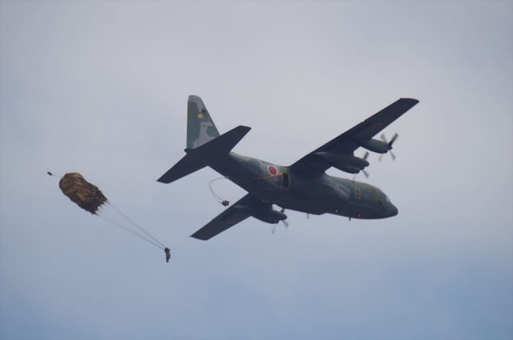 平成26年度 降下訓練始め：C-130H輸送機から降下