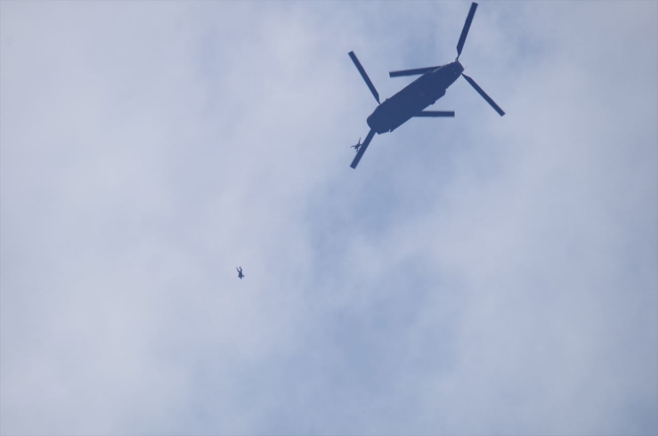 宇都宮駐屯地｜空挺降下：CH-47JA飛び出し