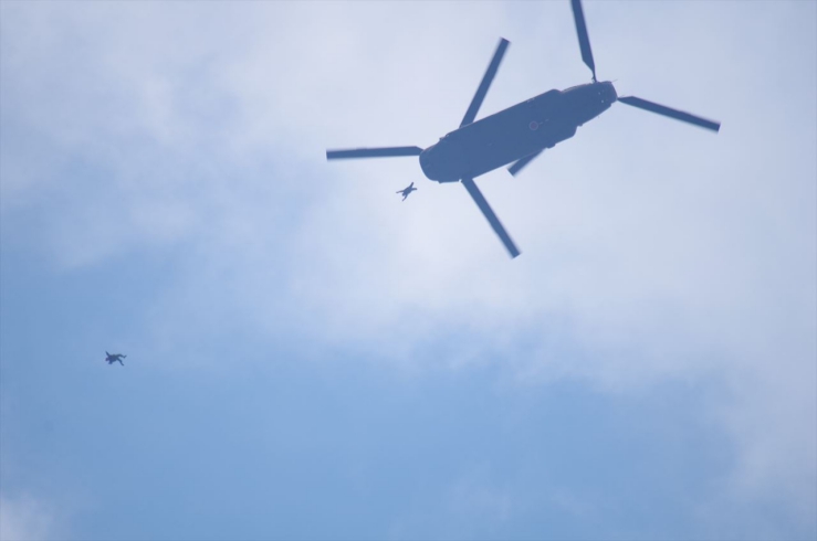 宇都宮駐屯地｜空挺降下：CH-47JAから飛び出