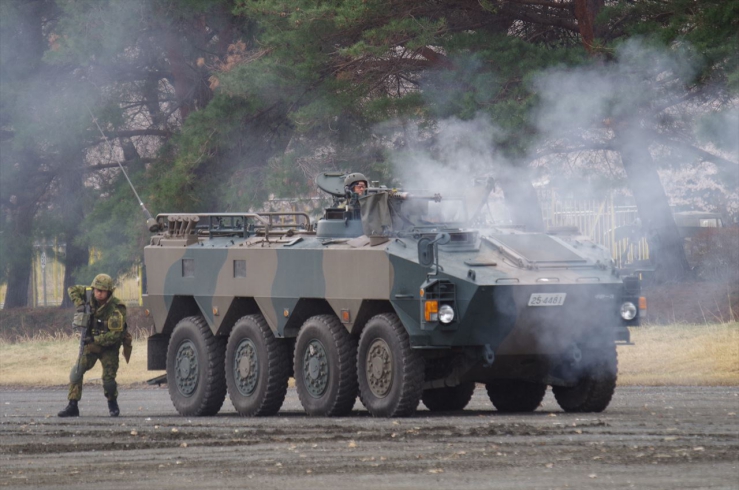 96式装輪装甲車：重機関銃射撃