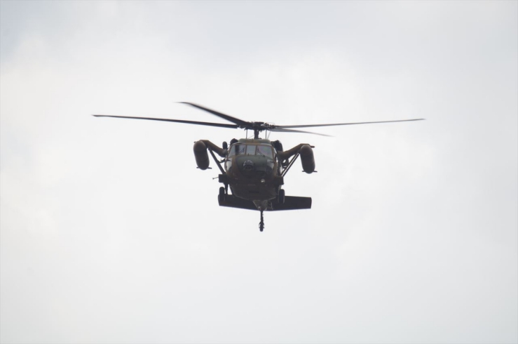 UH-60JA飛来