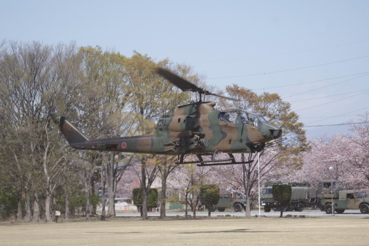 新町駐屯地創設68周年｜AH-1Sコブラ着陸