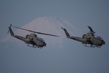 第47回木更津航空祭｜訓練展示：富士山と対戦車ヘリAH-1Sコブラ