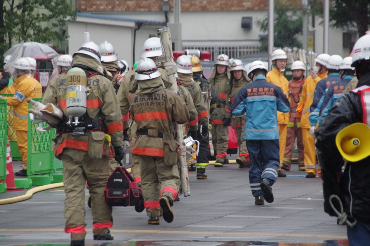 第六消防方面救助救急訓練｜撤収する隊員達