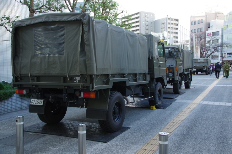 大宮駅前自衛隊イベント2020：複数の中型トラック