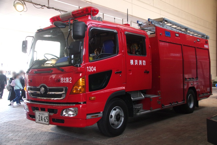 トレッサ横浜14周年イベント：港北消防署のポンプ車