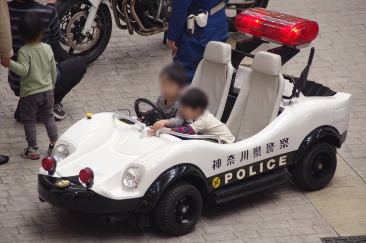トレッサ横浜14周年イベント：神奈川県警察のポケパトカー