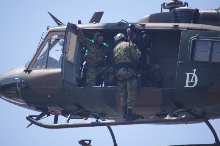 練馬駐屯地創設71周年：UH-1Jのホイスト装置