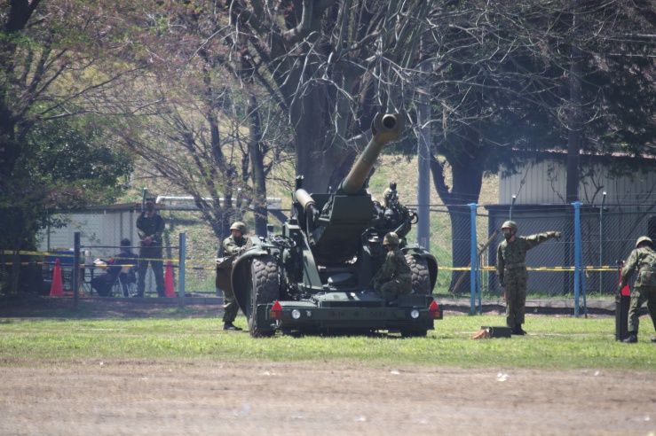 練馬駐屯地創設71周年：155mm榴弾砲FH70の射撃体制