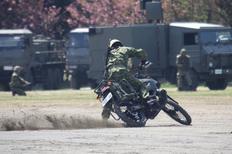 練馬駐屯地創設71周年：偵察用オートバイの緊急離脱