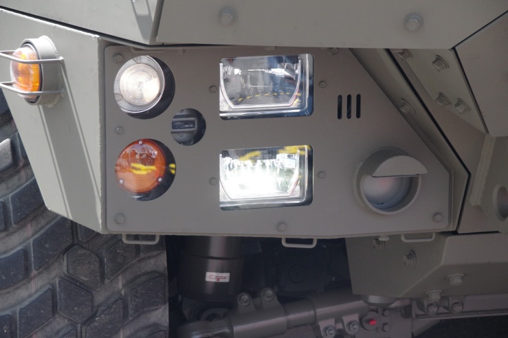 練馬駐屯地創設71周年：16式機動戦闘車の灯火点灯